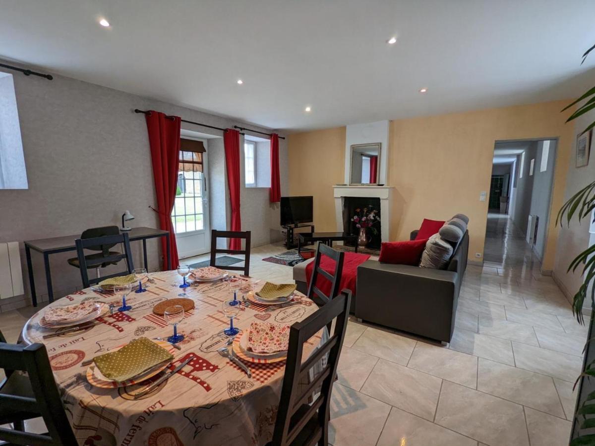 Gite Charmant Au Coeur D'Un Chateau Historique Avec Parc, Proche De Cognac, Ideal Famille Et Nature - Fr-1-653-167 Cherves-de-Cognac Exterior foto