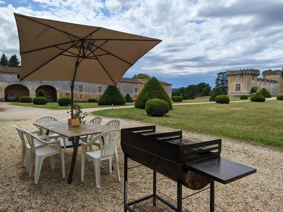 Gite Charmant Au Coeur D'Un Chateau Historique Avec Parc, Proche De Cognac, Ideal Famille Et Nature - Fr-1-653-167 Cherves-de-Cognac Exterior foto